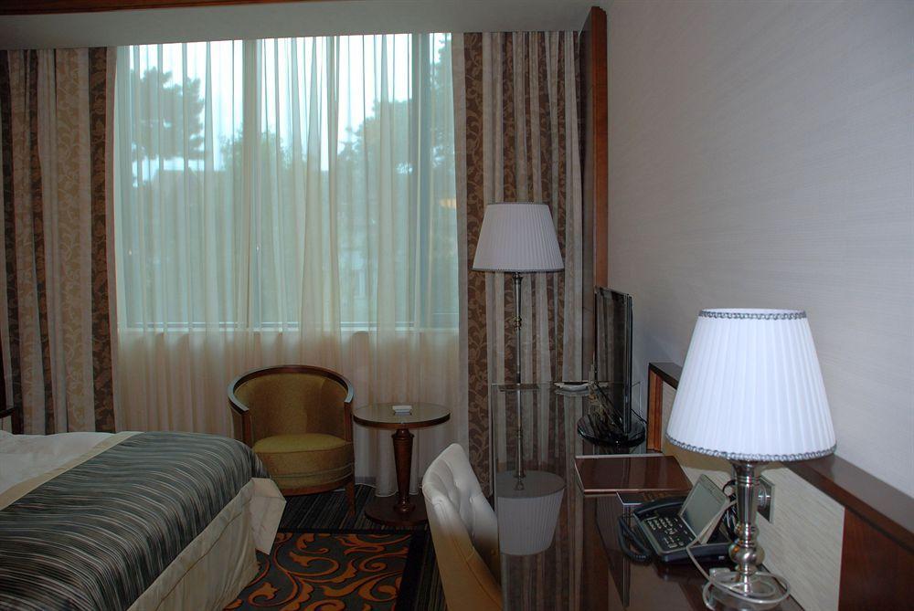 Metropolis Hotel Bistriţa Kültér fotó