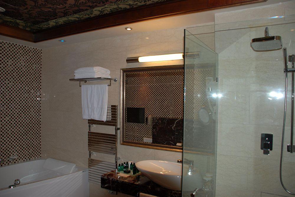 Metropolis Hotel Bistriţa Kültér fotó