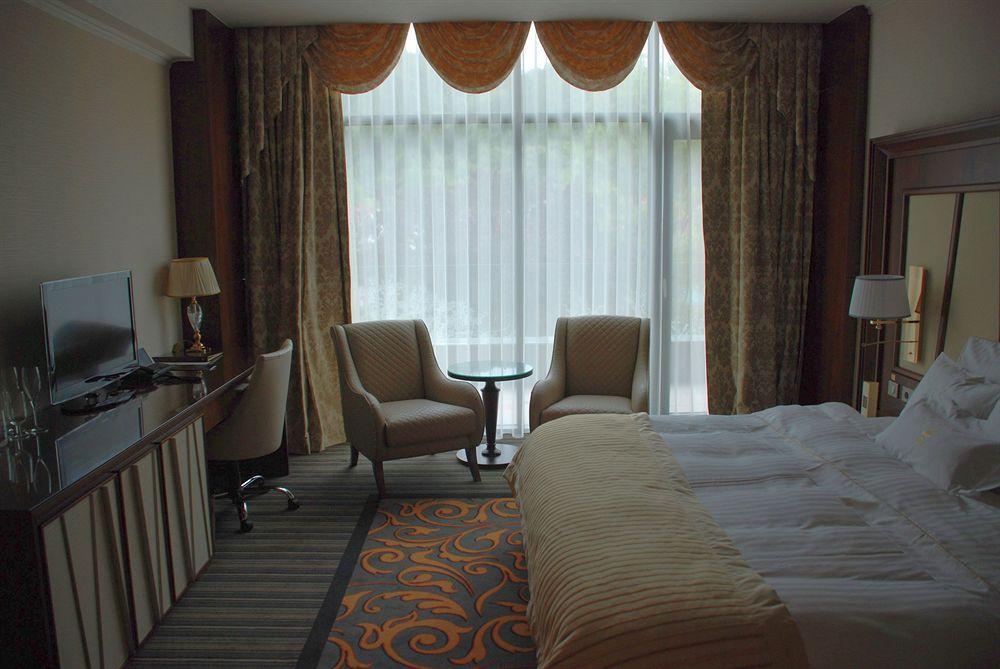 Metropolis Hotel Bistriţa Kültér fotó