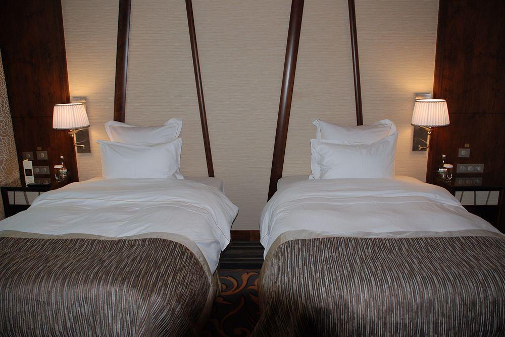 Metropolis Hotel Bistriţa Kültér fotó