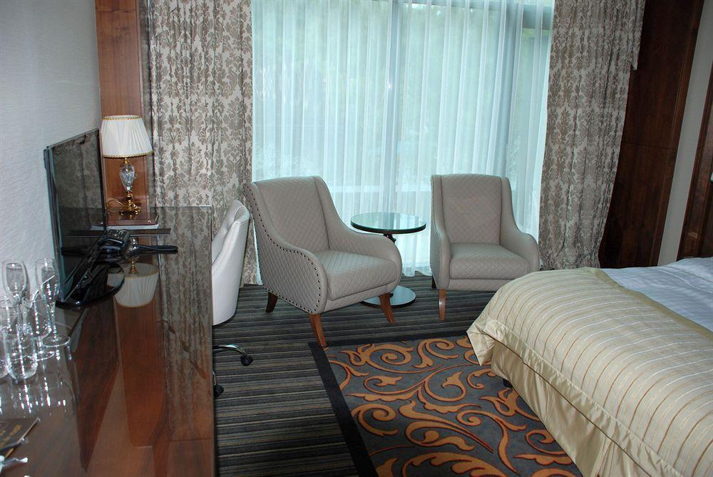 Metropolis Hotel Bistriţa Kültér fotó