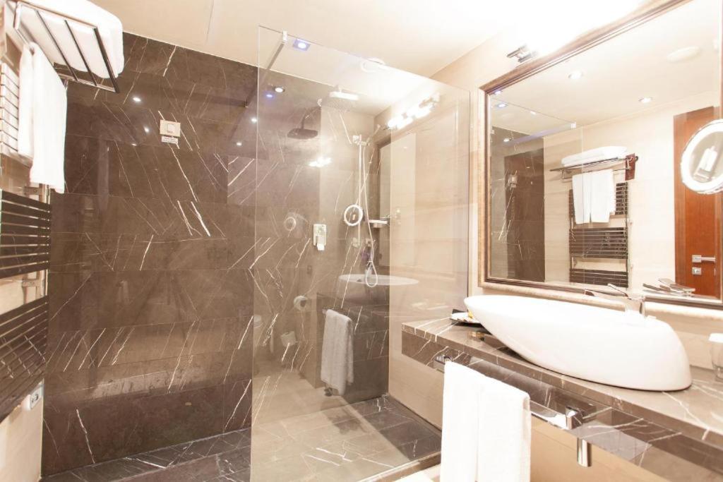 Metropolis Hotel Bistriţa Kültér fotó