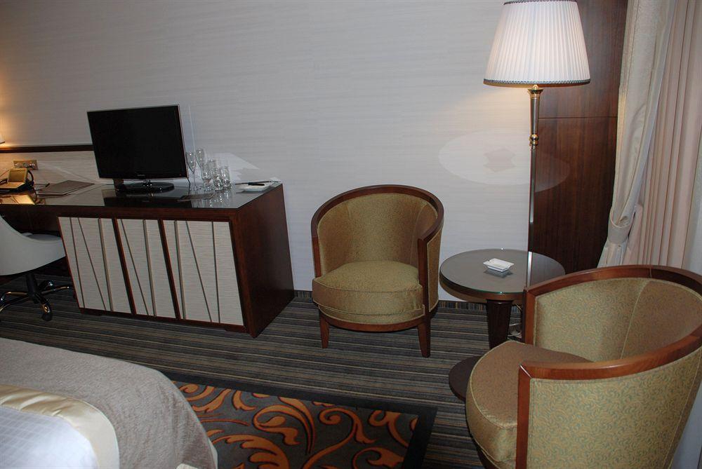 Metropolis Hotel Bistriţa Kültér fotó