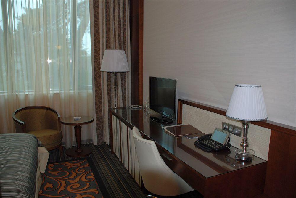 Metropolis Hotel Bistriţa Kültér fotó