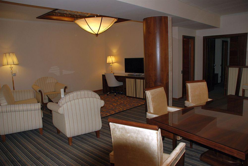 Metropolis Hotel Bistriţa Kültér fotó