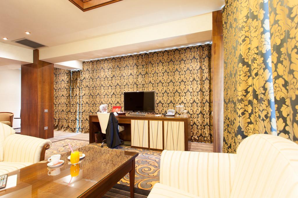 Metropolis Hotel Bistriţa Kültér fotó
