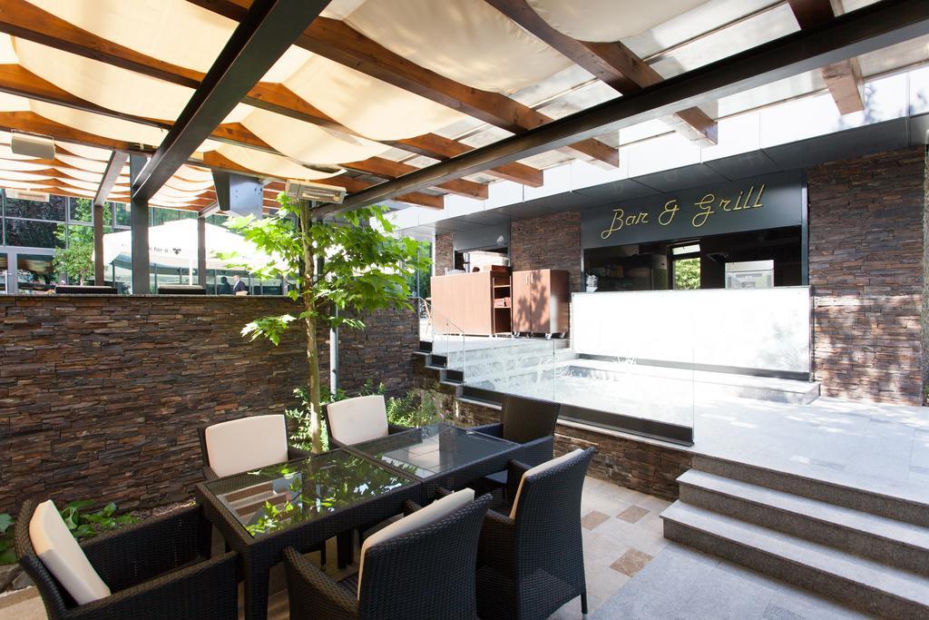 Metropolis Hotel Bistriţa Kültér fotó