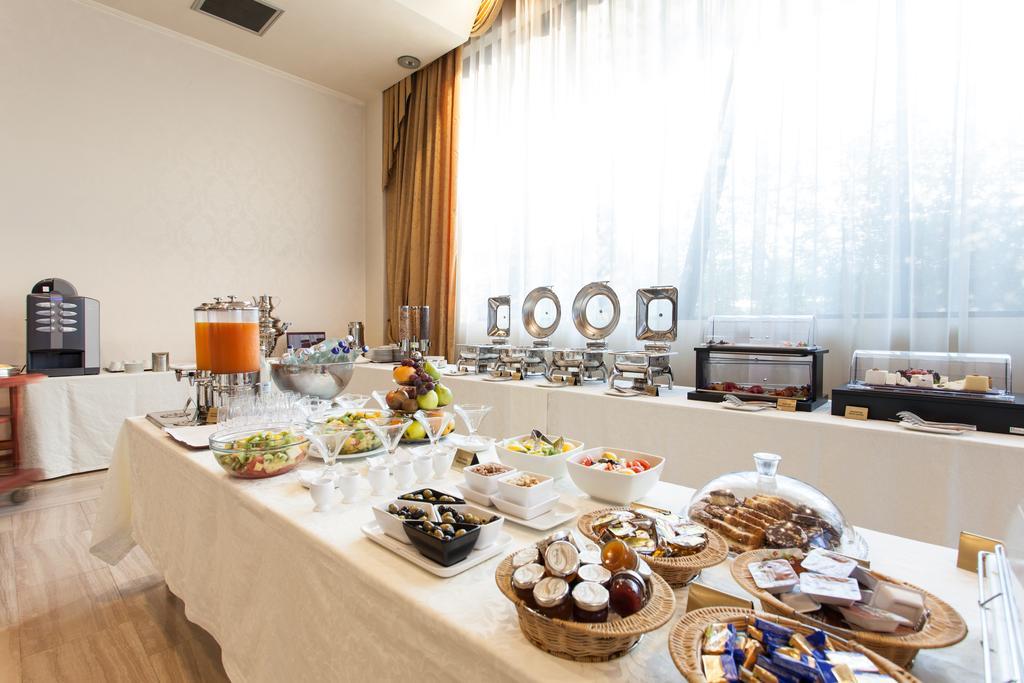 Metropolis Hotel Bistriţa Kültér fotó