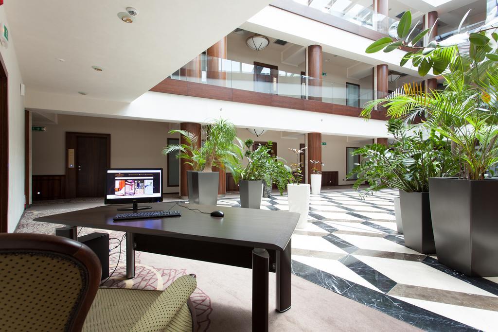 Metropolis Hotel Bistriţa Kültér fotó
