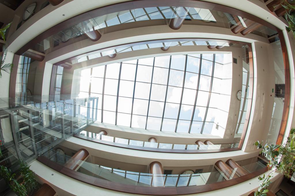Metropolis Hotel Bistriţa Kültér fotó