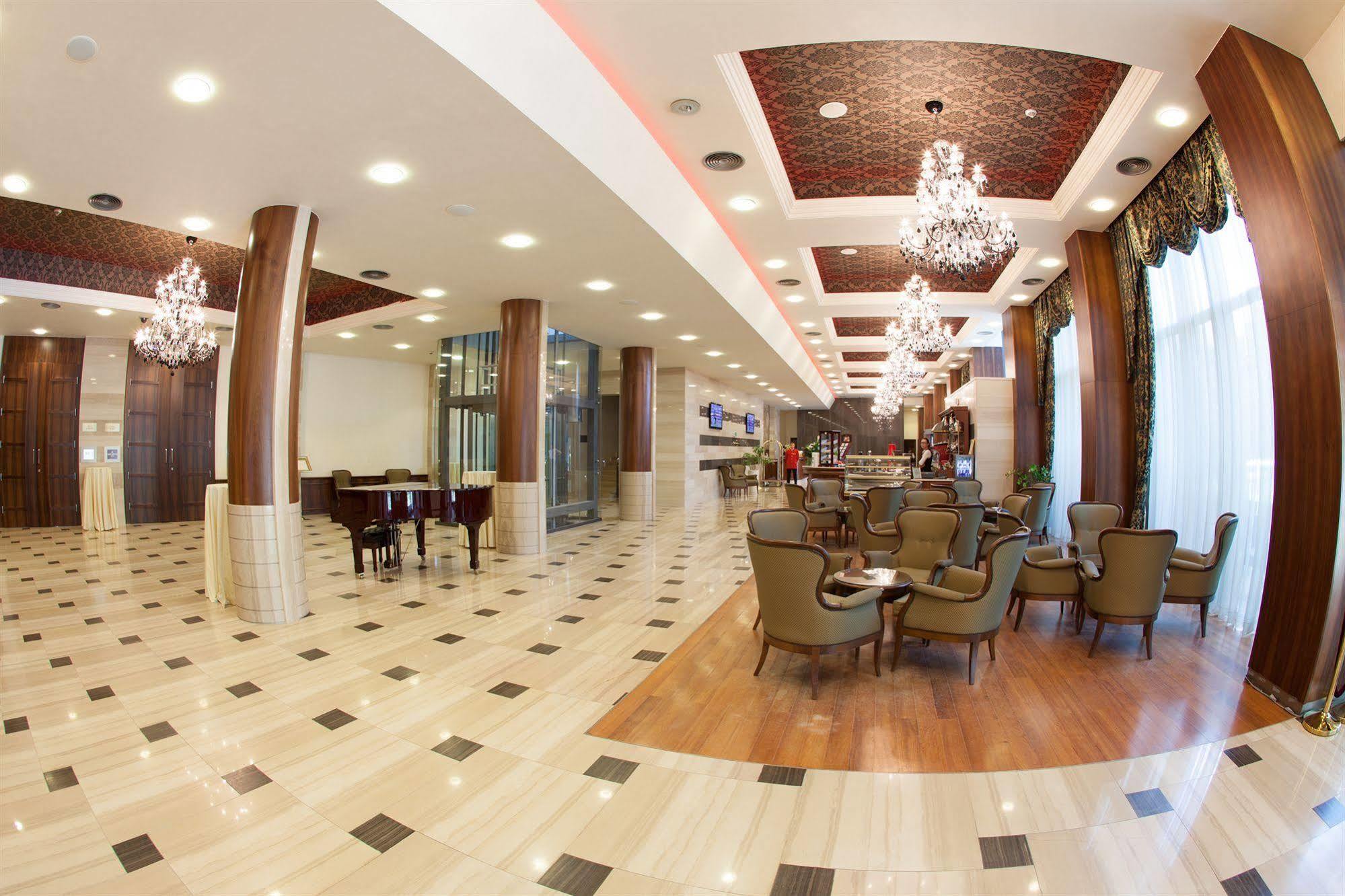 Metropolis Hotel Bistriţa Kültér fotó