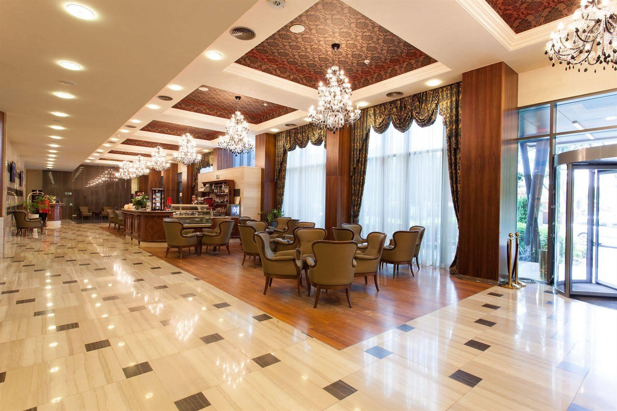 Metropolis Hotel Bistriţa Kültér fotó