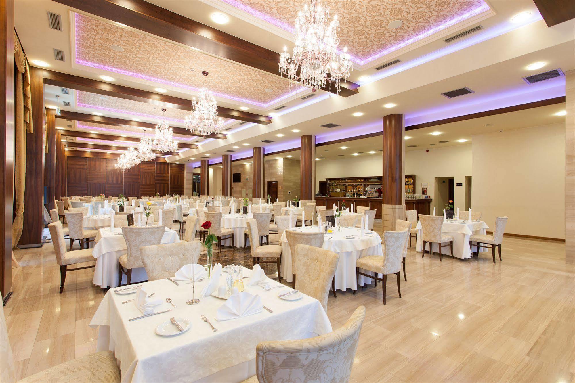 Metropolis Hotel Bistriţa Kültér fotó