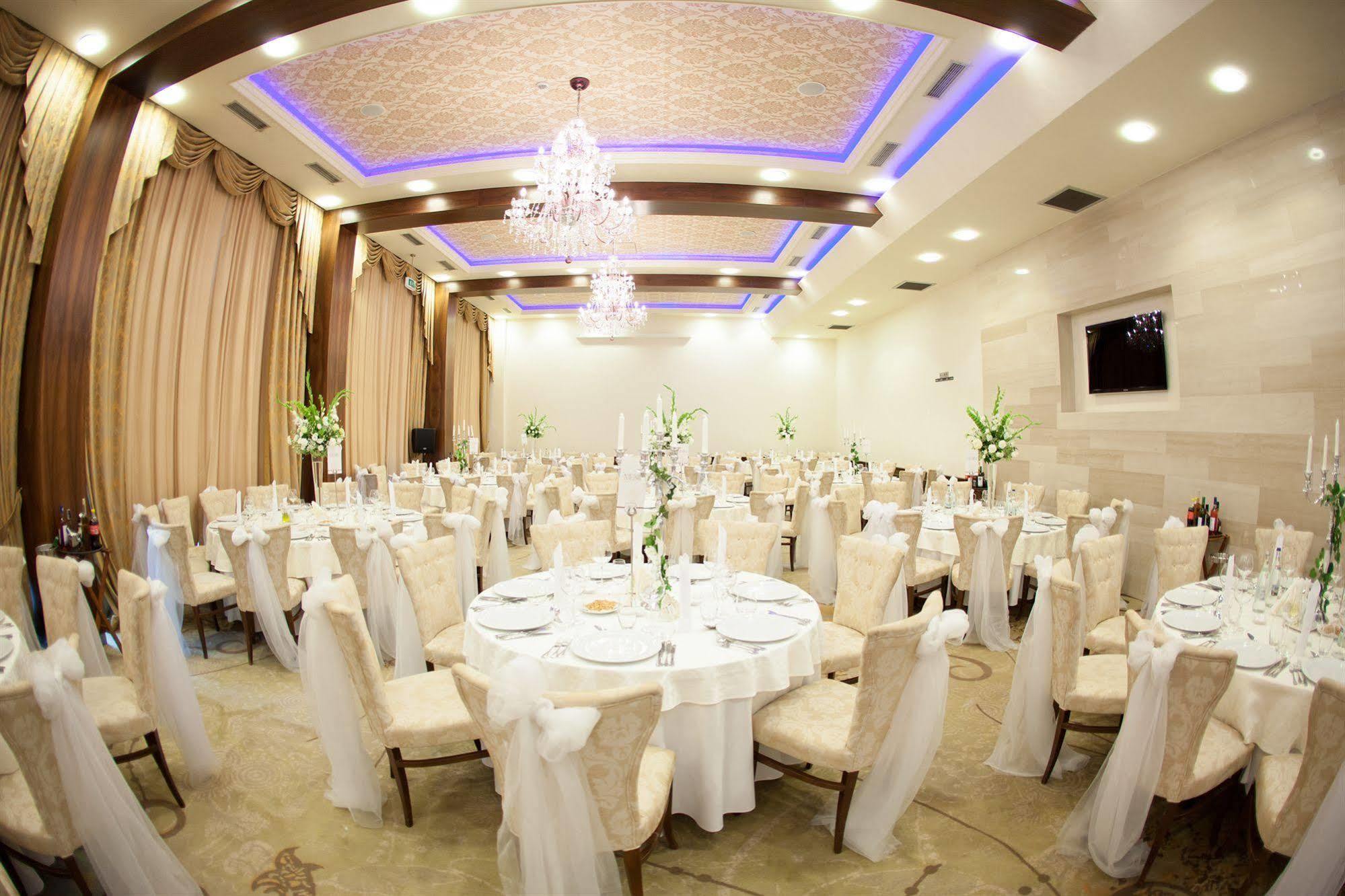 Metropolis Hotel Bistriţa Kültér fotó
