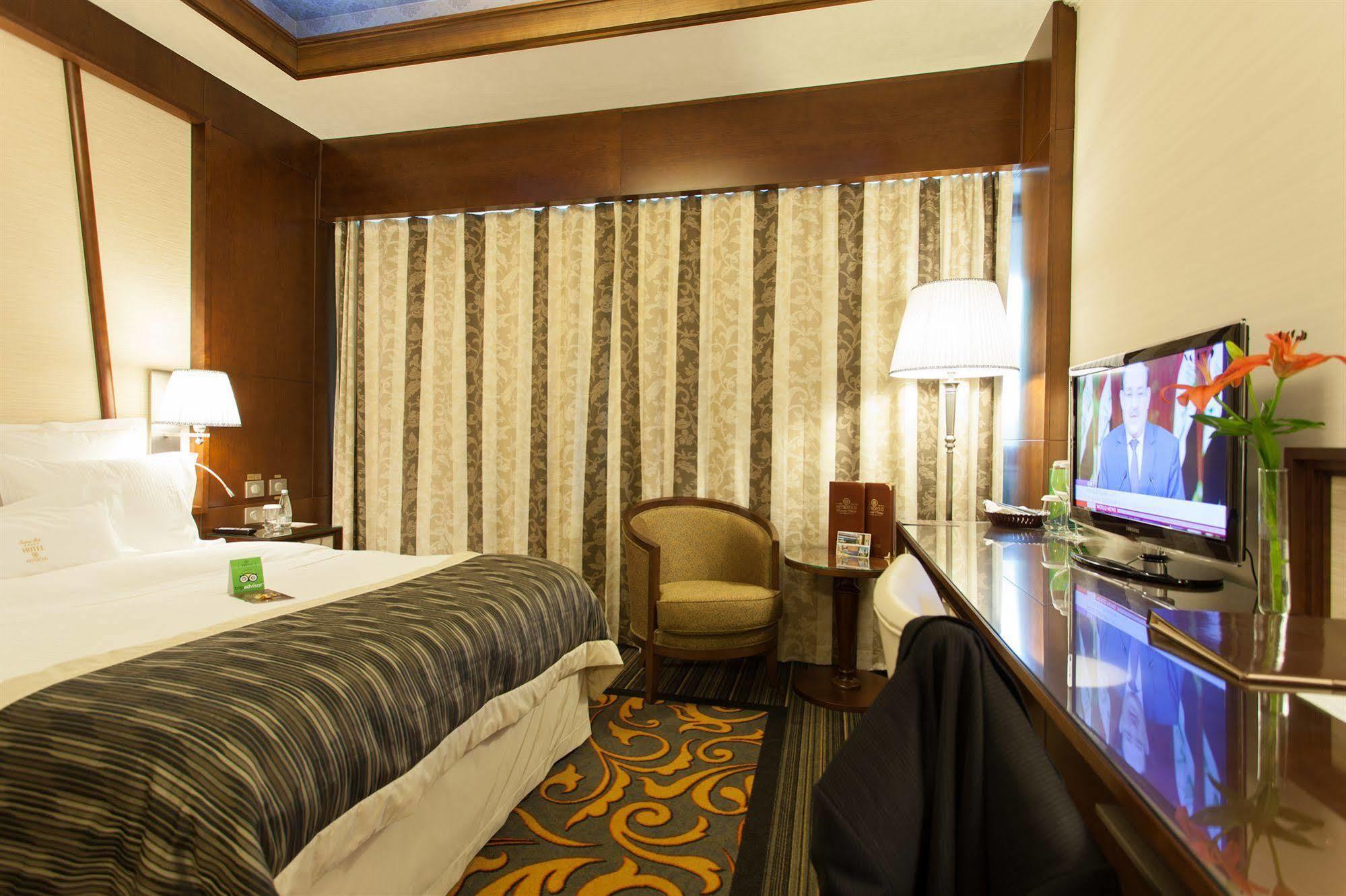 Metropolis Hotel Bistriţa Kültér fotó